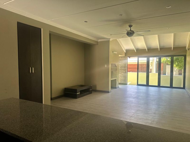 Townhouse in Woodlands - Where Everyone Wants to Live - Photo 6