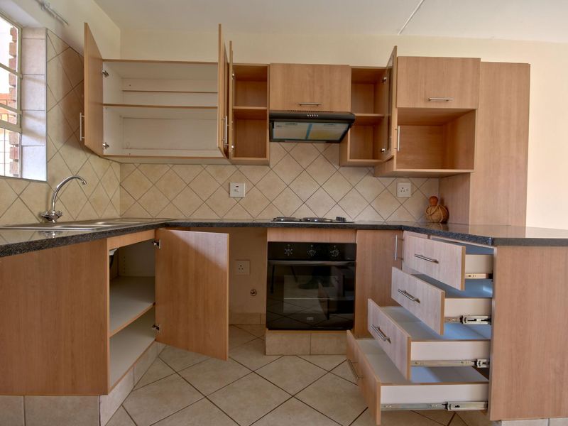 Perfect 2Bedroom ground floor apartment! - Photo 2