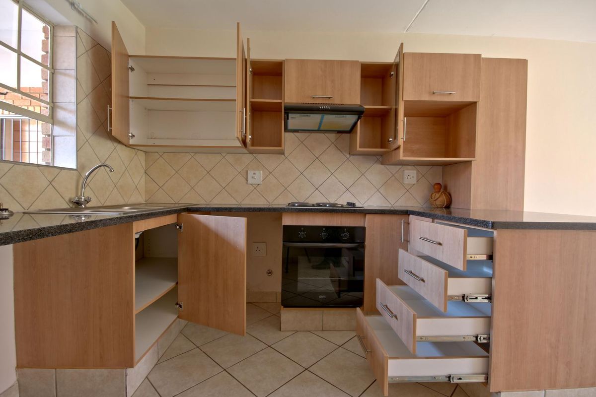 Perfect 2Bedroom ground floor apartment! - Photo 2