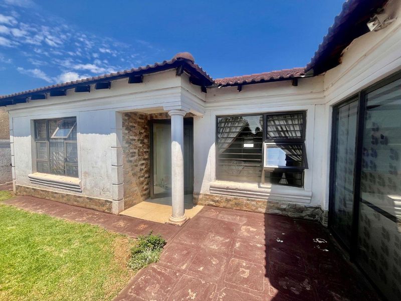 Beautiful home on the market - Photo 2