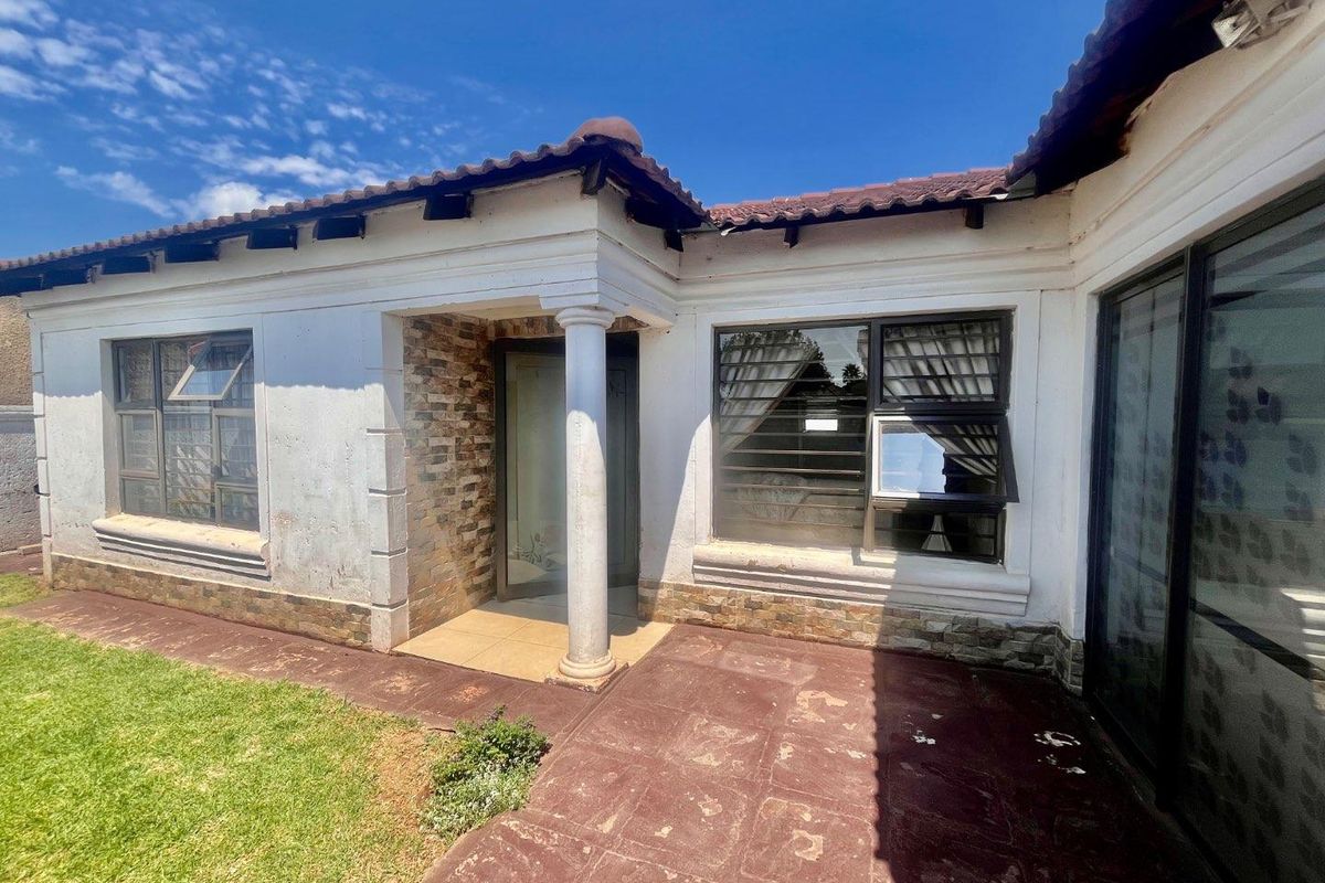 Beautiful home on the market - Photo 2