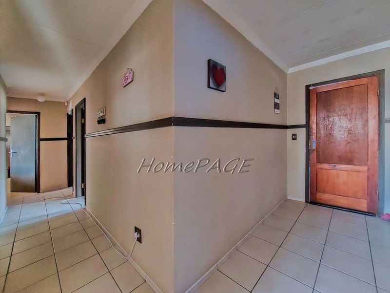 Hermes, Walvis Bay:  Spacious 3 Bedr Home is for sale - Photo 9