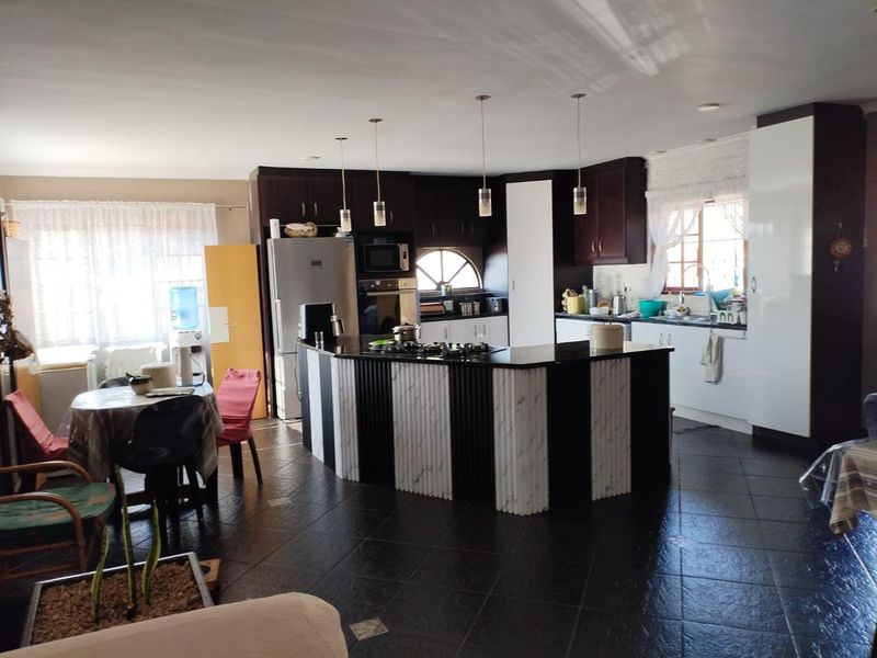 Level property for sale in Glen Hills - Photo 8
