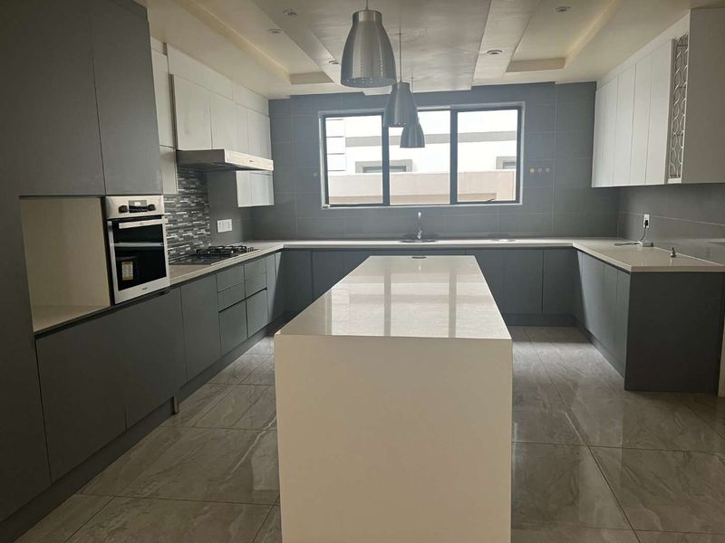 Luxury 5 Bedroom Modern Home for Sale in Bedfordview Estate – Pool, Balconies & Premium Finishes - Photo 4