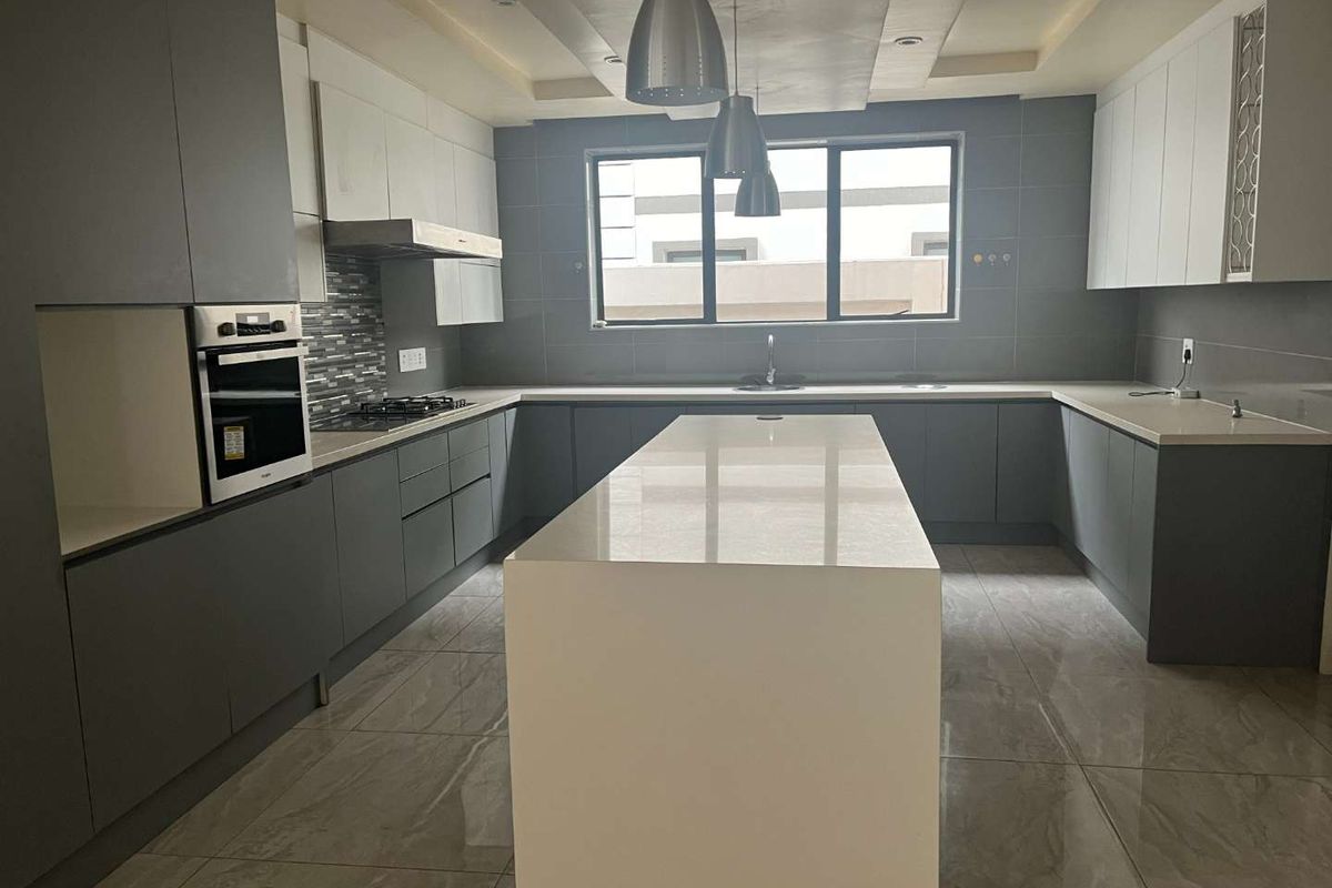 Luxury 5 Bedroom Modern Home for Sale in Bedfordview Estate – Pool, Balconies & Premium Finishes - Photo 4