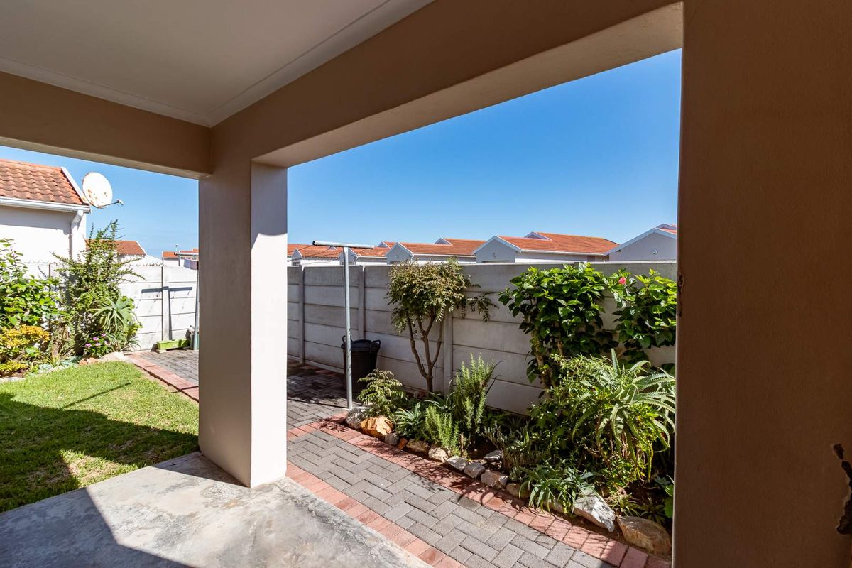 3 Bedroom Townhouse for Sale in Fairview - Photo 3