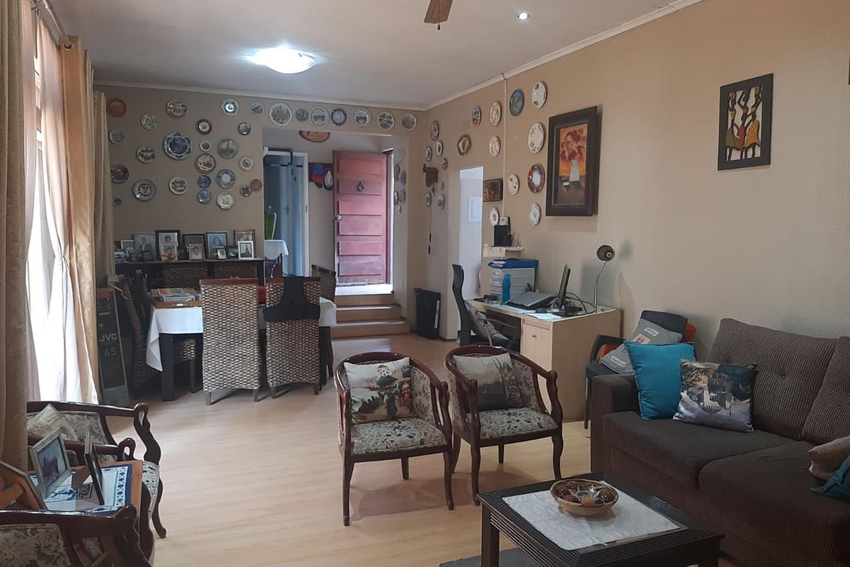 Spacious Family Home with Income-generating Cottages in Lombardy East - Photo 3