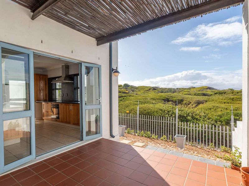 4 Bedroom House To Rent In Big Bay - Photo 3