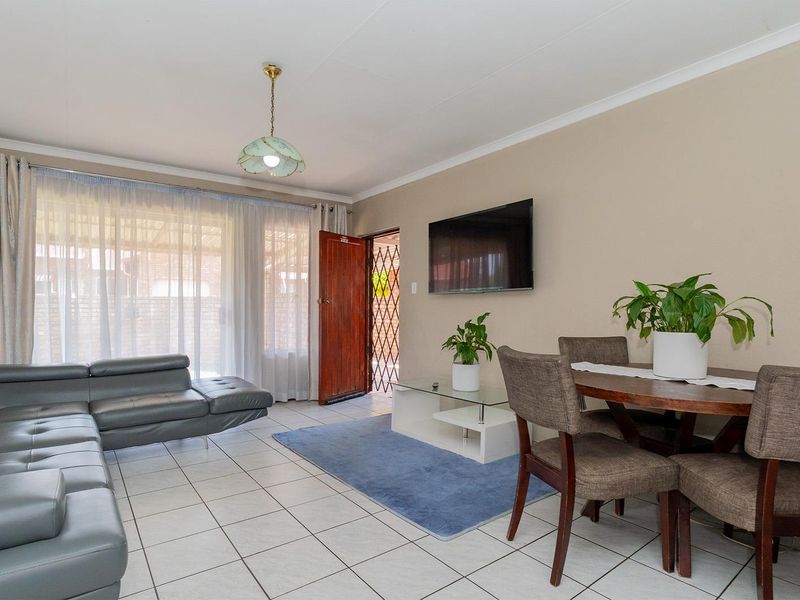 Modern 3-Bedroom Townhouse to Rent in Birchleigh – Prime Location Near Birchmed Day Clinic - Photo 4
