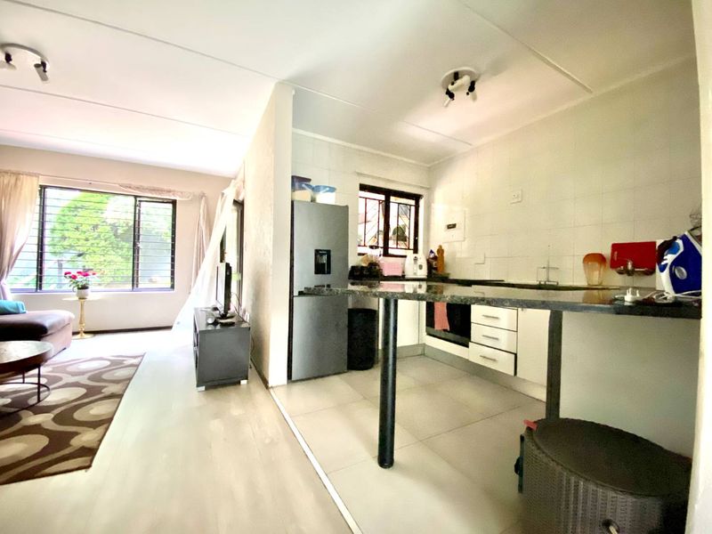 MODERN ONE BED APARTMENT IN MORNINGSIDE - Photo 9