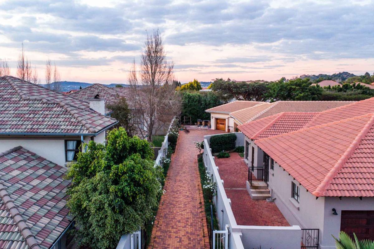Modern Single-Storey Family Living with Indoor Braai & Flatlet in The Wilds Estate - Photo 3