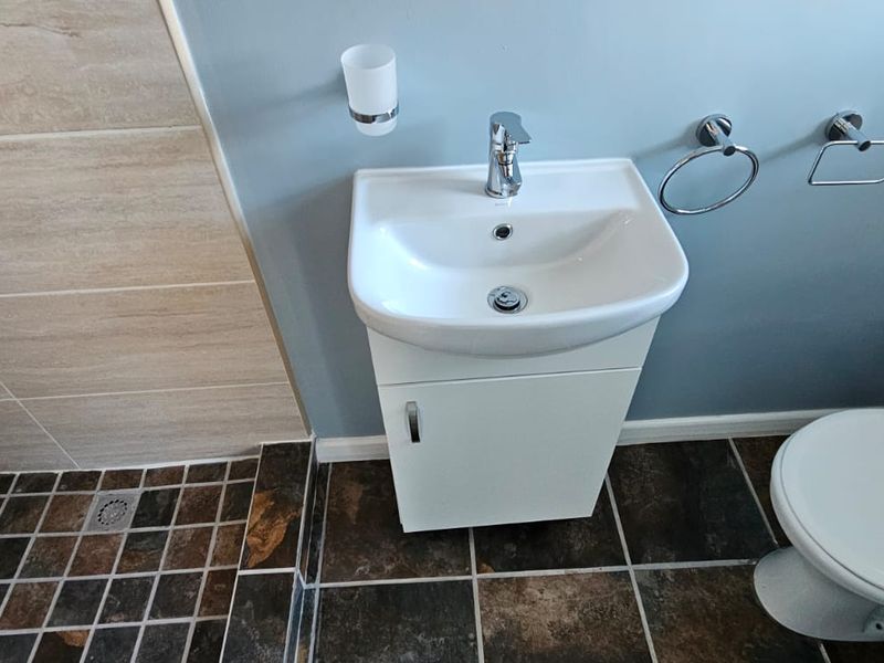 2 Bedroom Renovated Home for long term rental - Photo 8