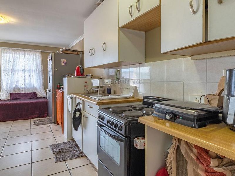 Neat 1 Bedroom Apartment For Sale In Bothasig - Photo 3