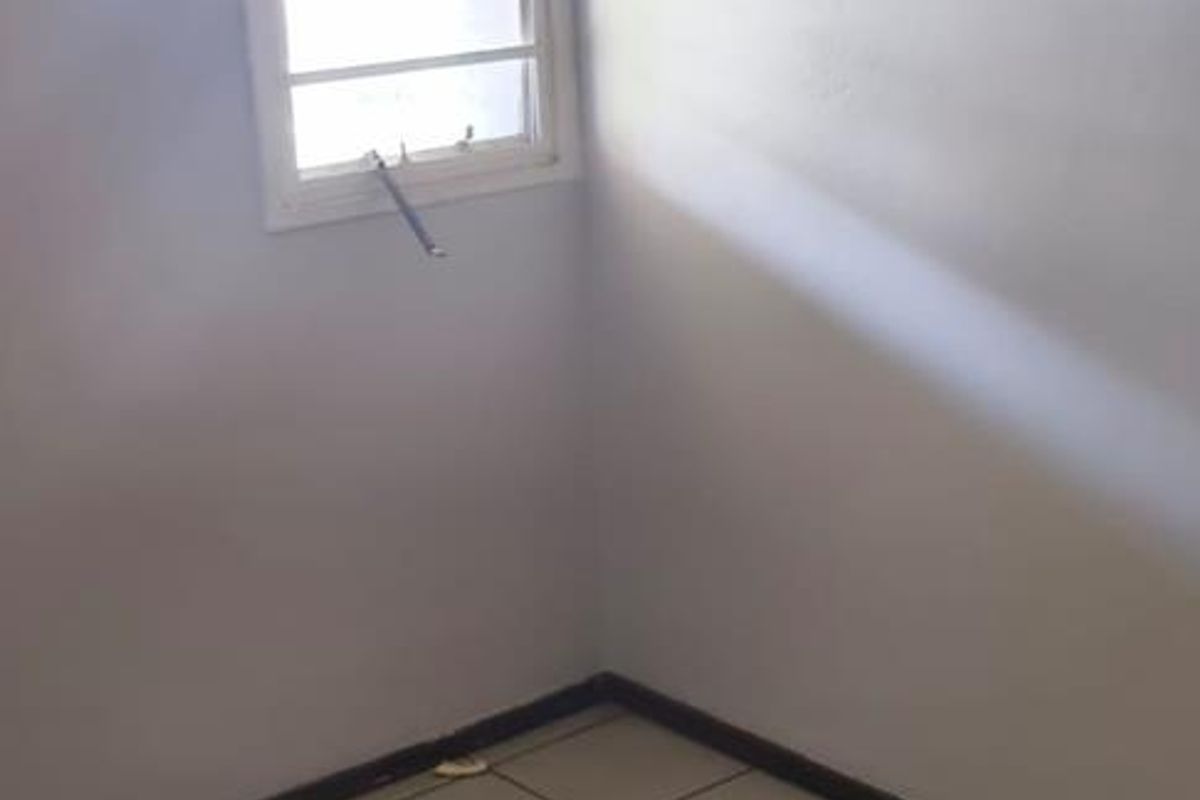 perfect beginner townhouse ideal for single or small family - Photo 2