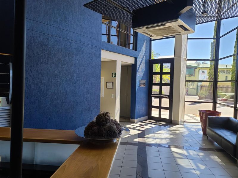 WELL LOCATED OFFICE/WAREHOUSE TO RENT - Photo 4