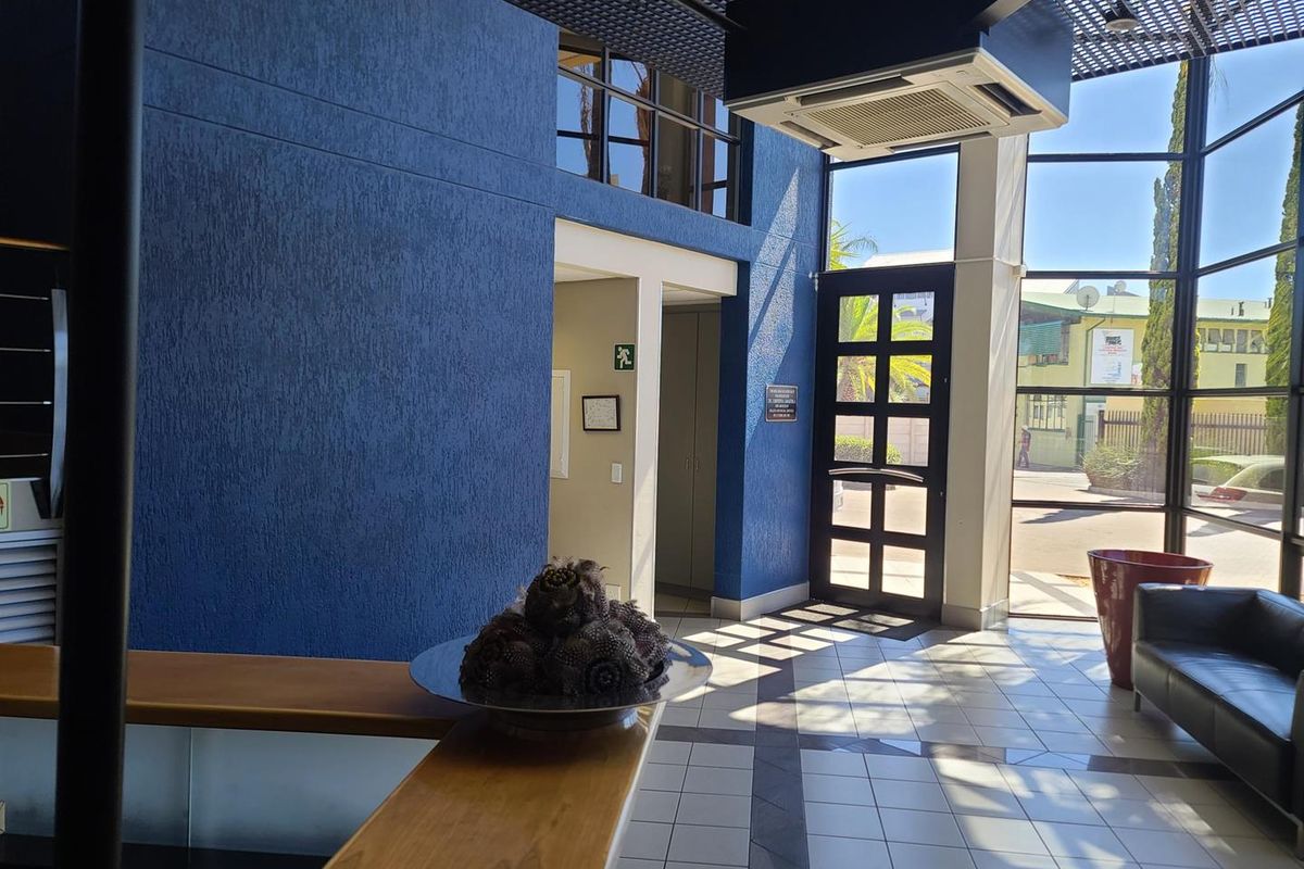 WELL LOCATED OFFICE/WAREHOUSE TO RENT - Photo 4