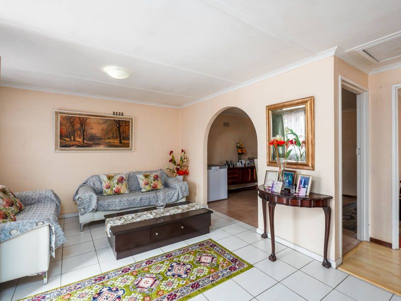 Discover Your Dream Home: Comfort and Convenience Combined!" - Photo 2