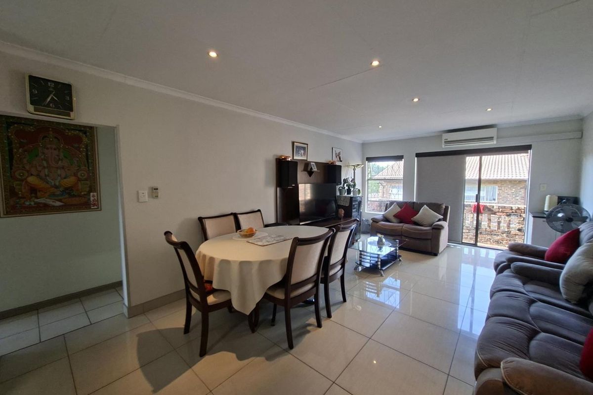 Gorgeous, Spacious 2 Bedroom,1 Bathroom Upstairs Apartment - Photo 2