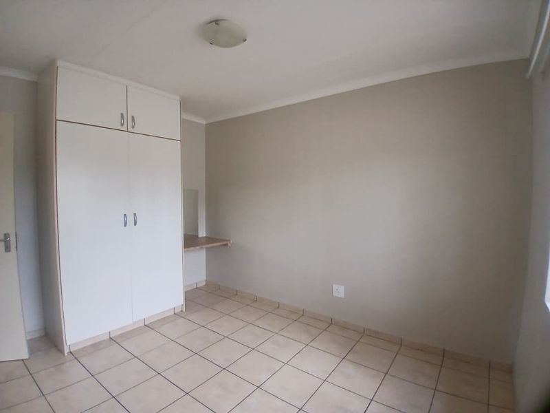 2 Bedroom situated close to shops, schools, offices and Unam - Photo 6