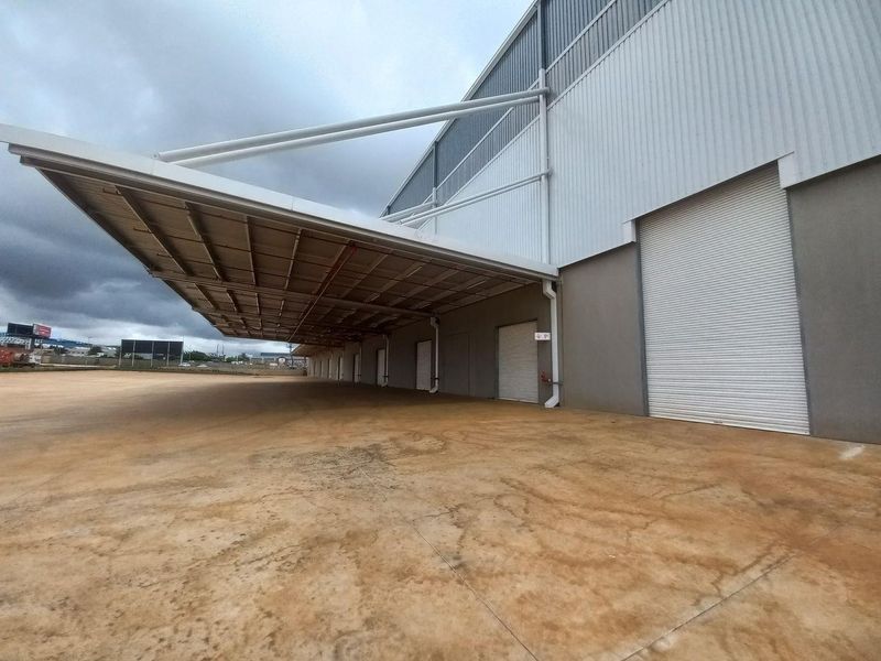 11 972m2 Louwlardia Warehouse To Let - Photo 3