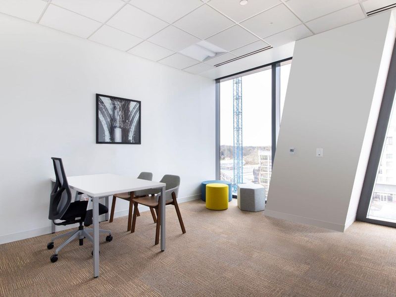 Fully serviced private office space for you and your team in Spaces 50 Long Street. - Photo 2