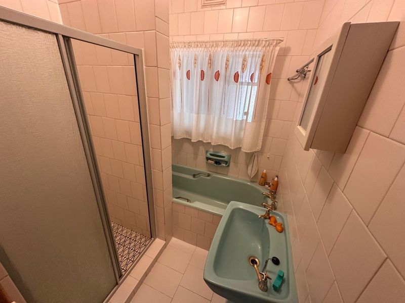 5 BEDROOM HOME WITH AMAZING FEATURES - Photo 9