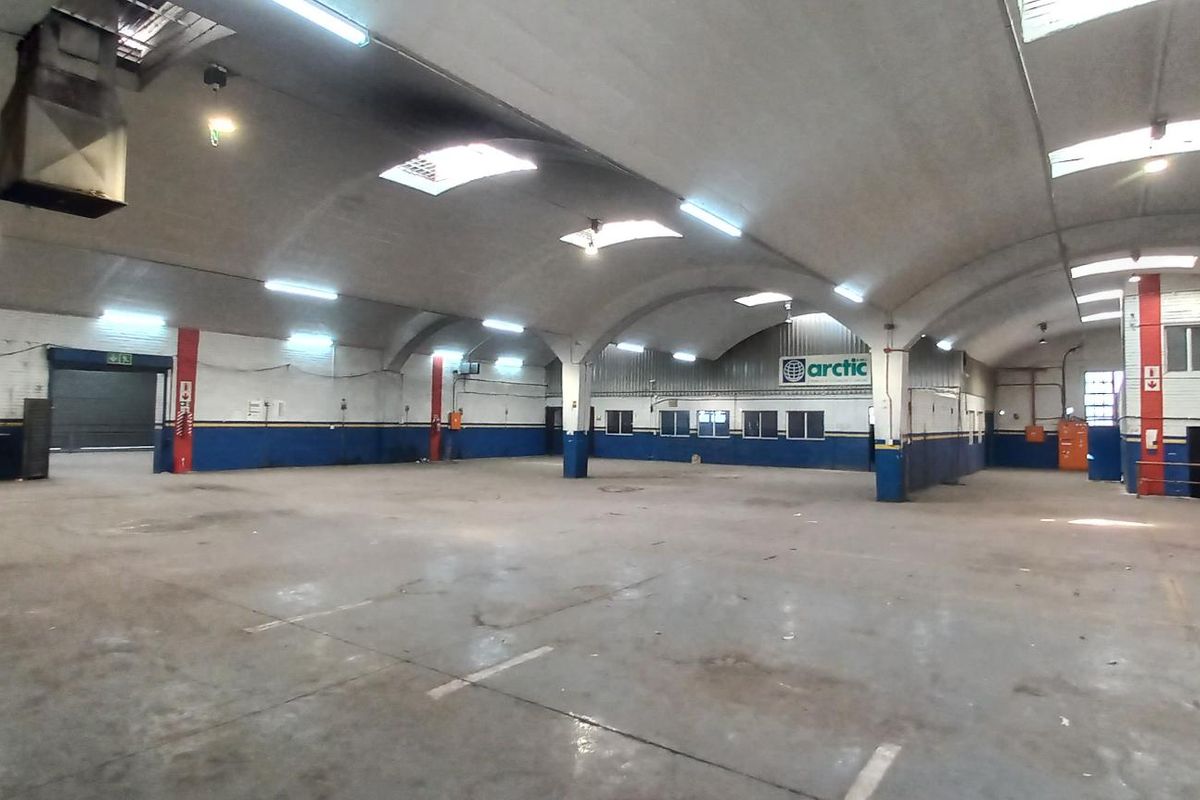 High-Exposure Industrial Facility To Let in Alrode | 4,834m2 Warehouse & 4,771m2 Yard - Photo 3