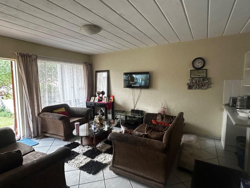 Live the Lifestyle! Pool, Play Area & Perfect Location in Glen Marais - Photo 2