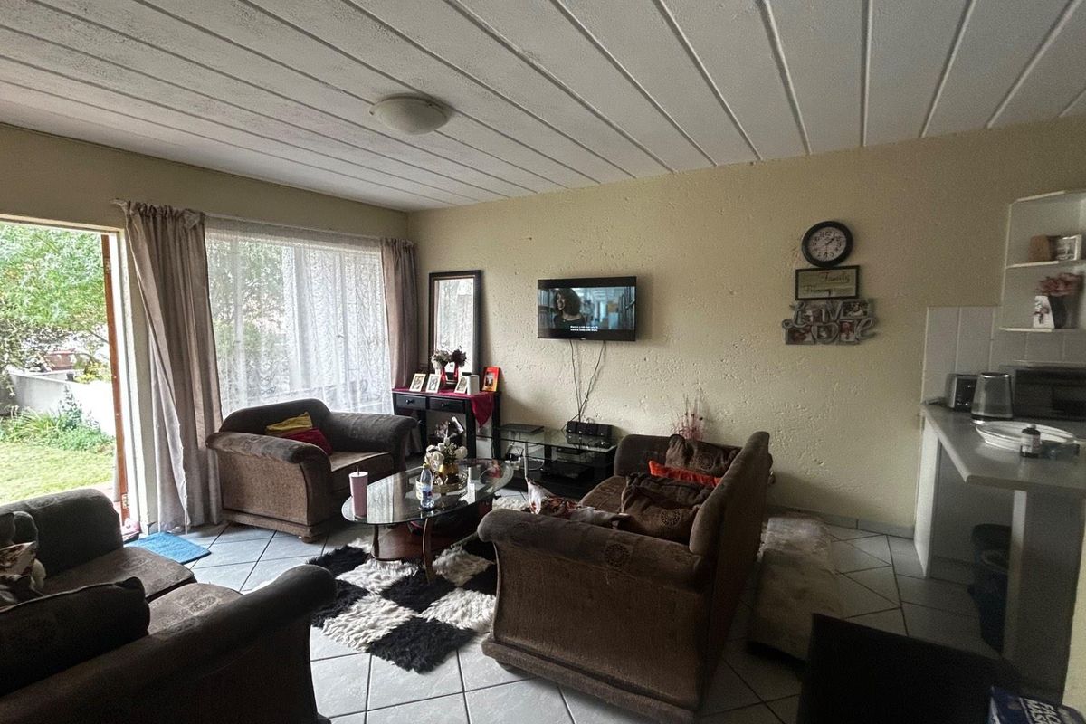 Live the Lifestyle! Pool, Play Area & Perfect Location in Glen Marais - Photo 2