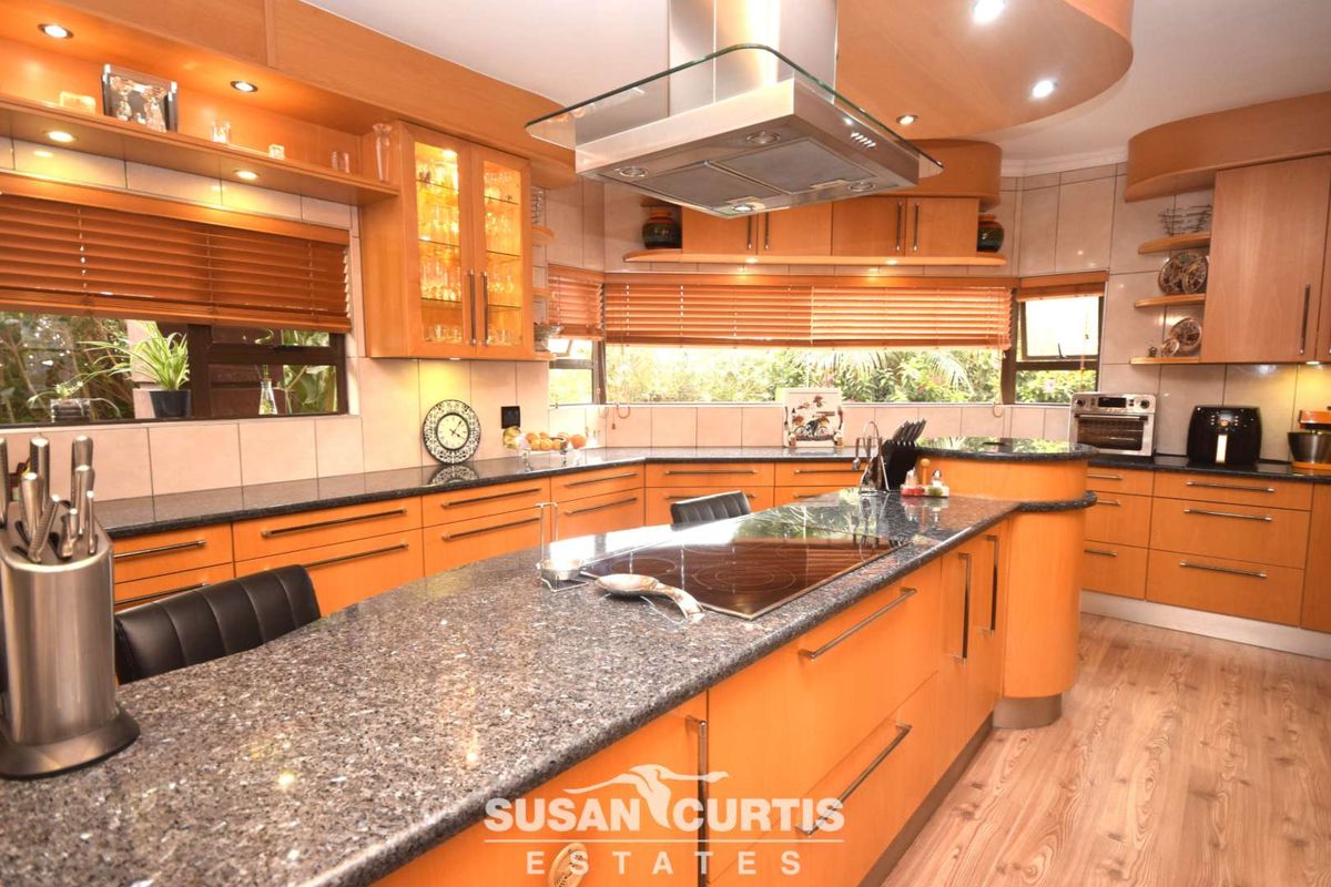 5 BEDROOM HOUSE FOR SALE IN EXT 11, VINETA NORTH - Photo 2