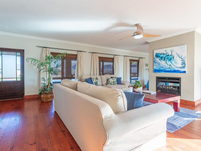 Versatile Estate Home - Photo 4