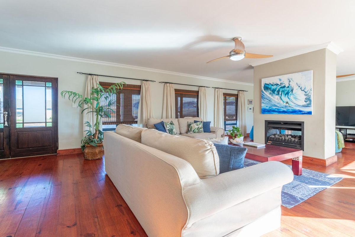 Versatile Estate Home - Photo 4