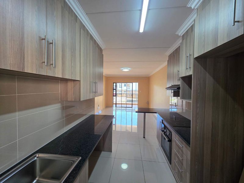 Stylish Upstairs Unit: Modern, Spacious, and Secure - SERIOUS SELLER!! - Photo 4