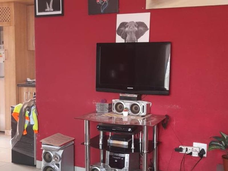 Stunning House In The East Of Soshanguve VV - Photo 10