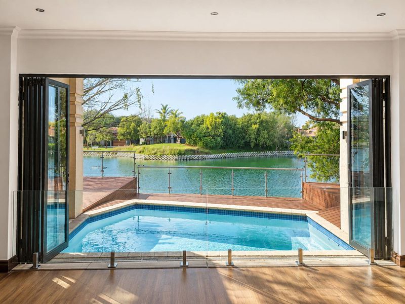 Beautiful Open-Plan Family Home on Internal Lake - Photo 5