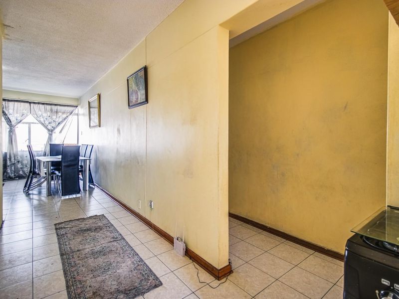 STUNNING 6TH FLOOR UNIT WITH CRICKET CLUB VIEWS! - Photo 4