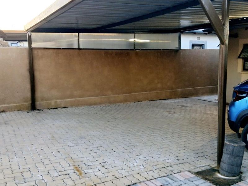 Clayville -R850 000 Neat Family Home - Photo 3
