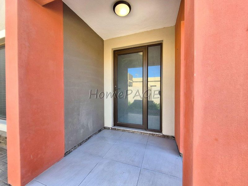 Fairway Estates, Walvis Bay:  4 Bedr Home with HUGE garage space is for Sale - Photo 4