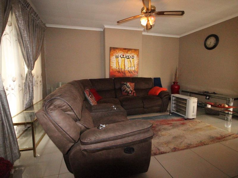 Beautiful home in good area - Photo 3