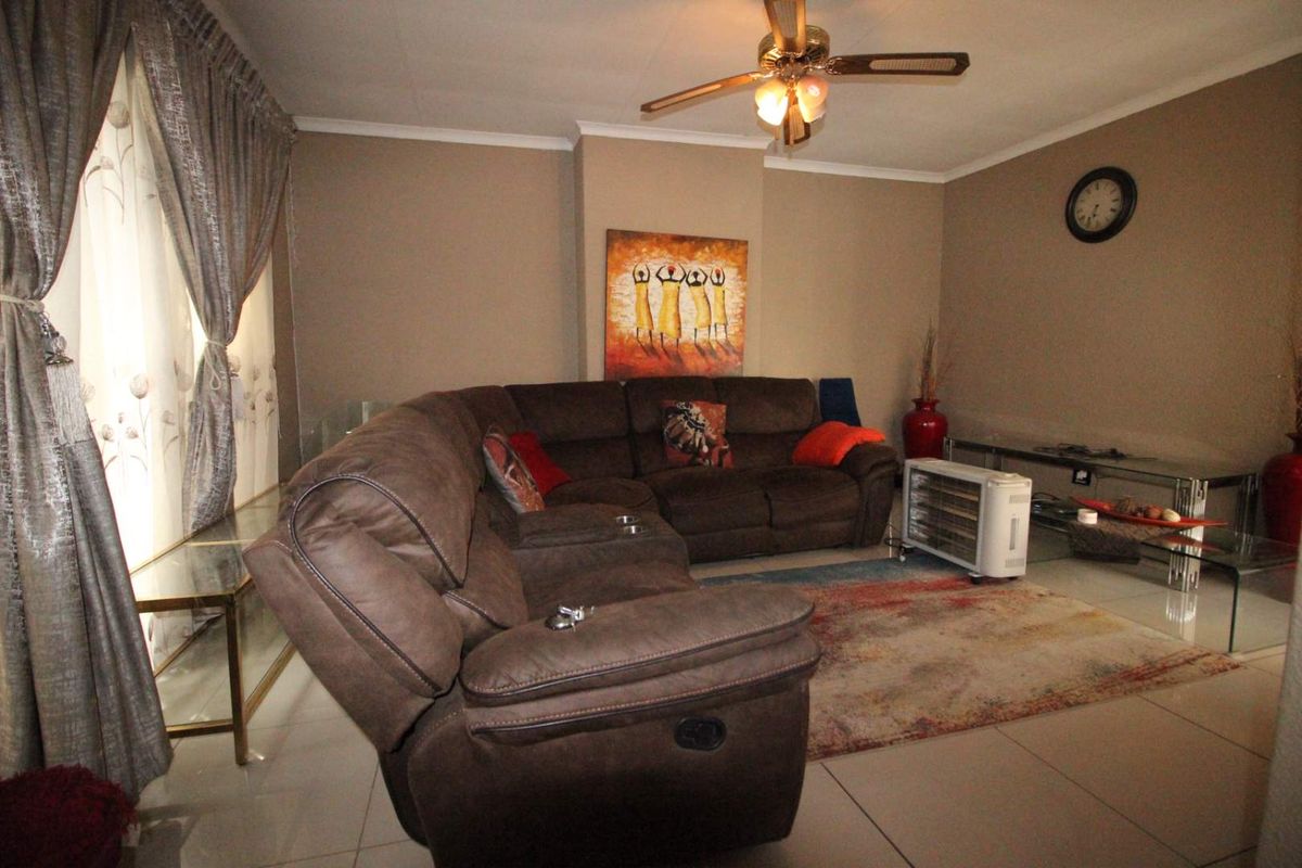 Beautiful home in good area - Photo 3