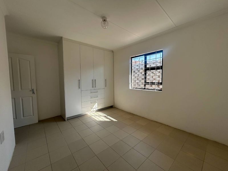 Charming 2 Bedroom House in Eastwood - Photo 9