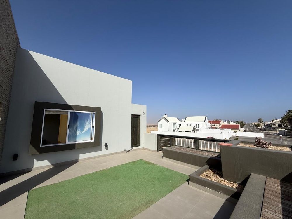 Main bedroom's balcony
