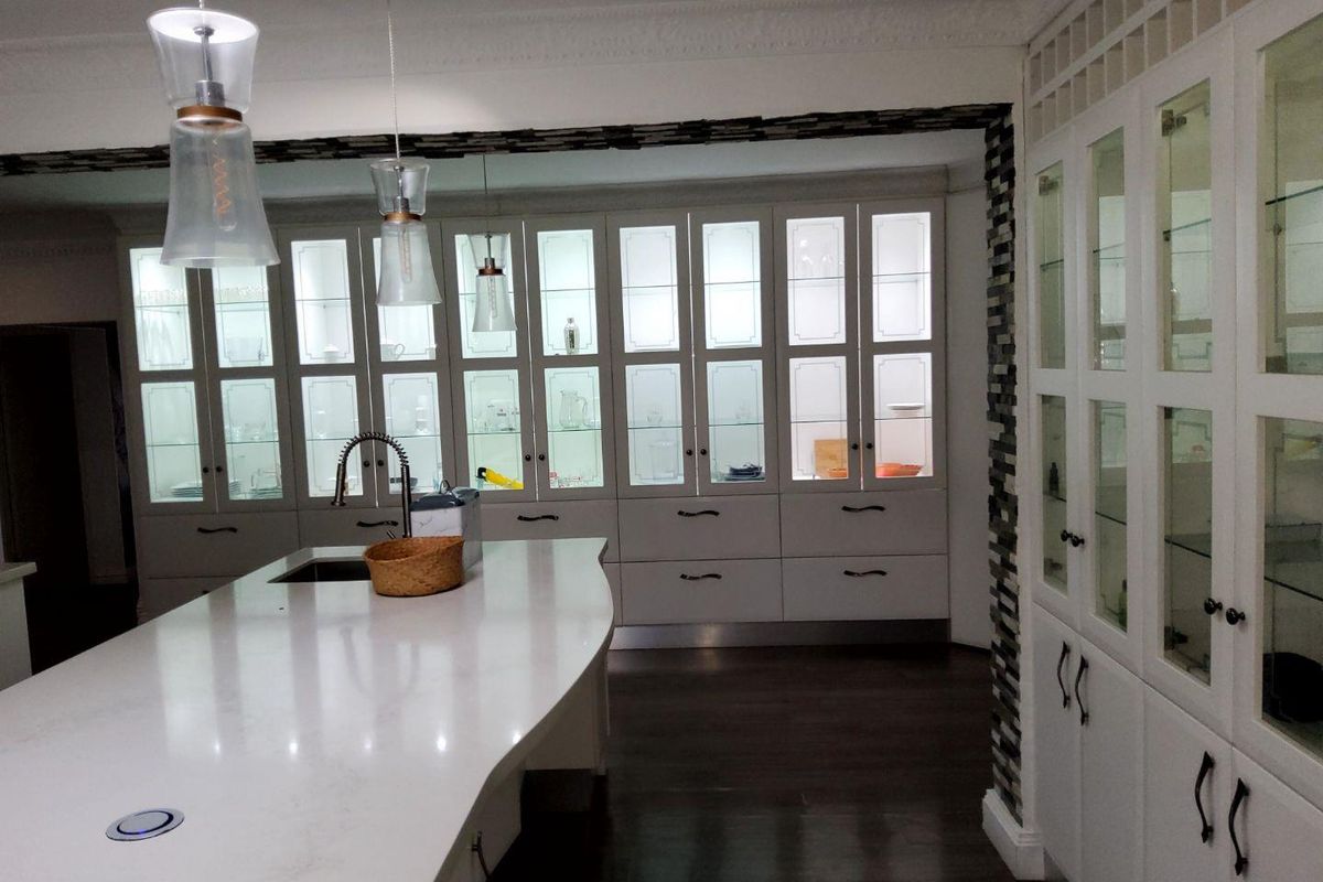 ***Exquisite Family Home in Quiet Neighborhood** - Photo 3