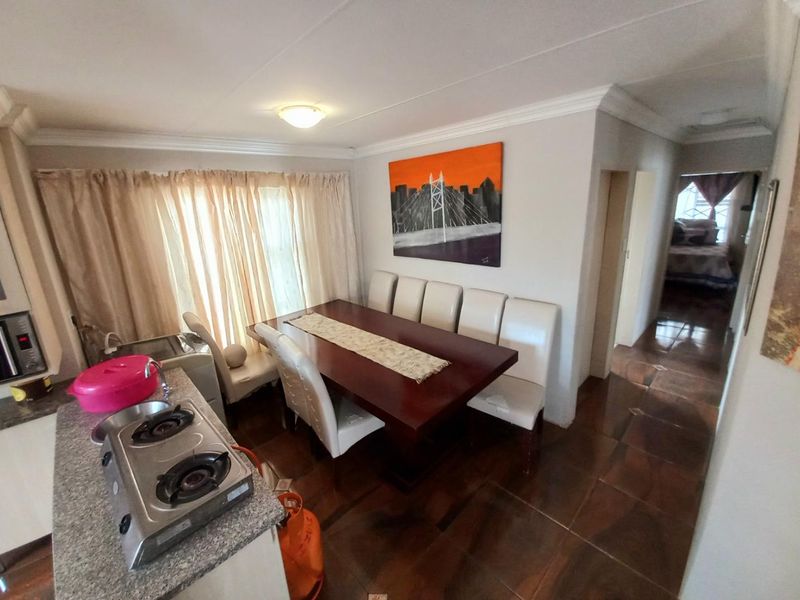 Three bedrooms house for sale in Soshanguve VV - Photo 8