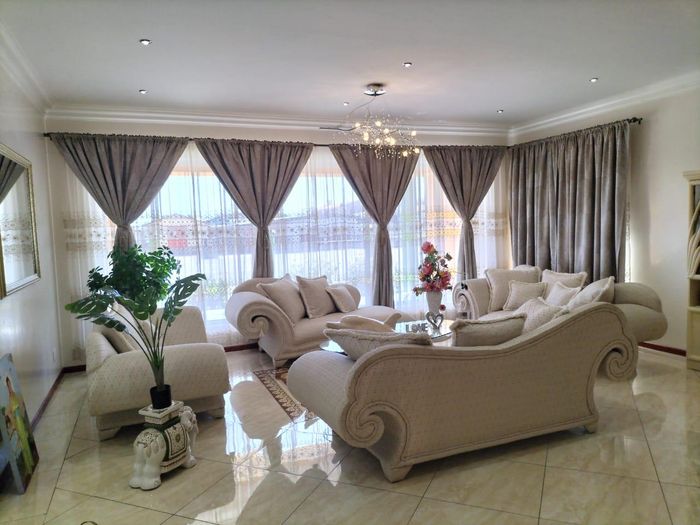 Property #2494319, House For Sale in Fairways Estate