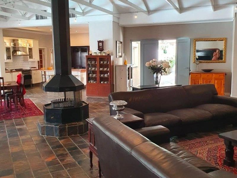 Exclusive 4-Bedroom Home with Pool & Study in Klein Windhoek - Photo 6