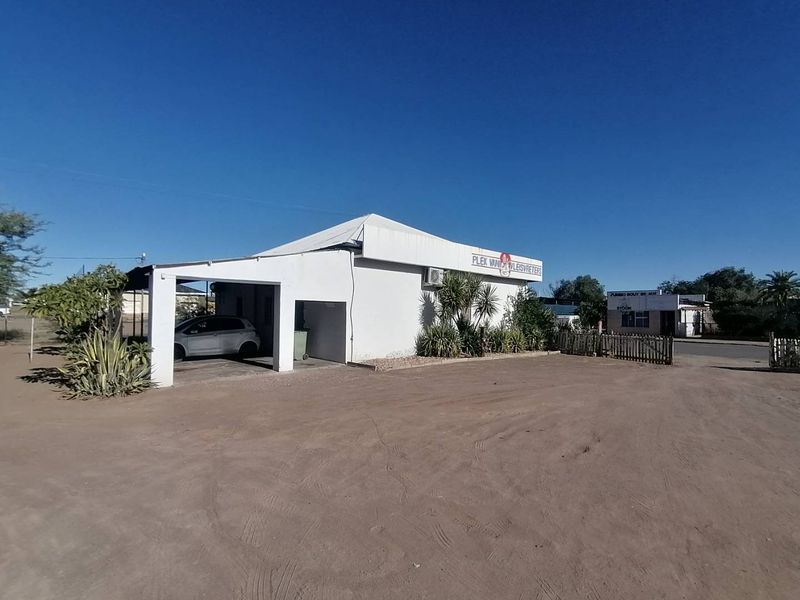 PERFECTLY LOCATED BUTCHERY WITH FLATLETS FOR SALE IN MARIENTAL – NAMIBA - Photo 5