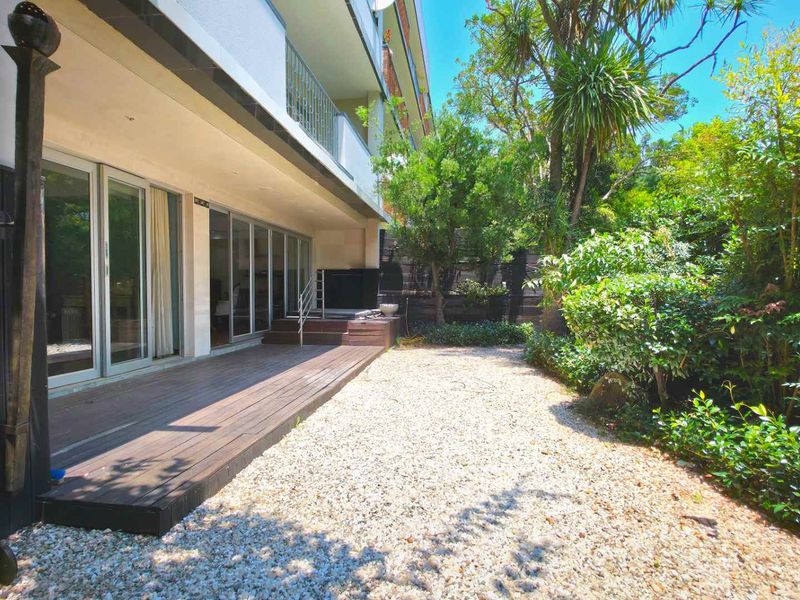 Ground floor 3 Bedroom Apartment with lots of private and communal gardens - Photo 3