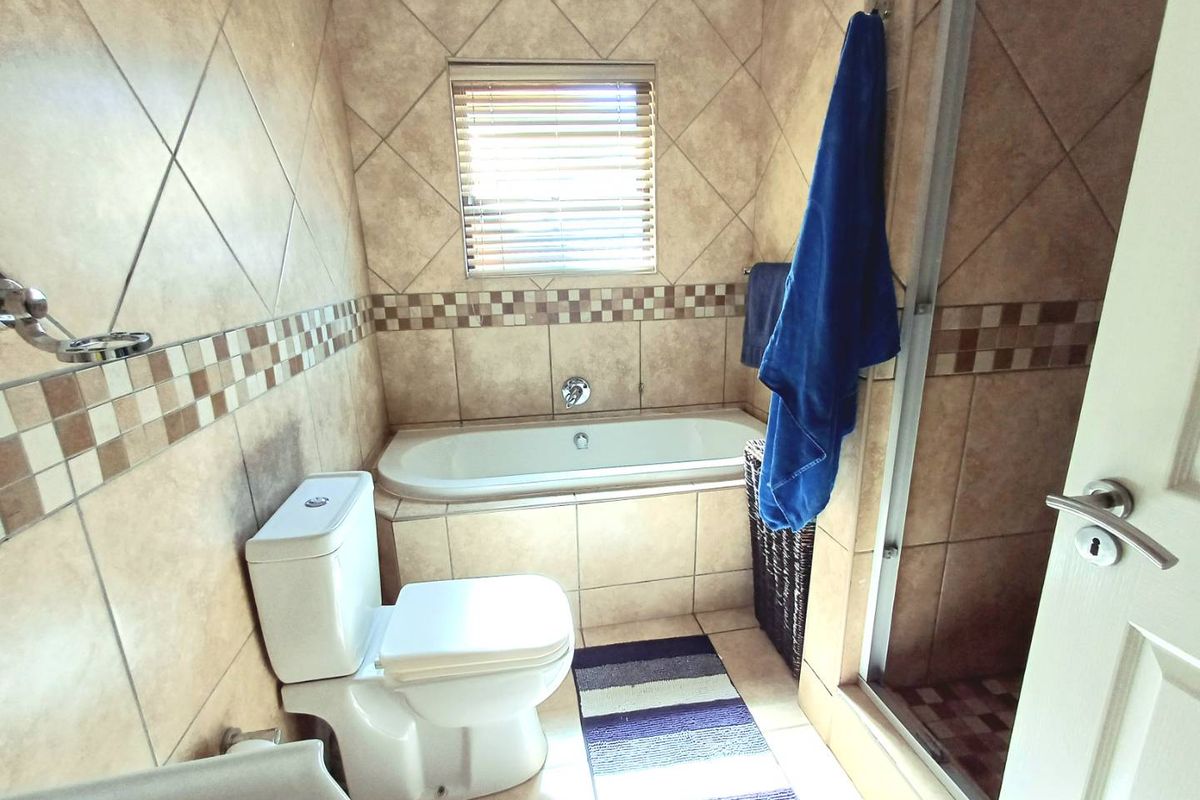 Modern, move in ready 3 Bedroom Townhouse situated in Pearl Ridge - Photo 4