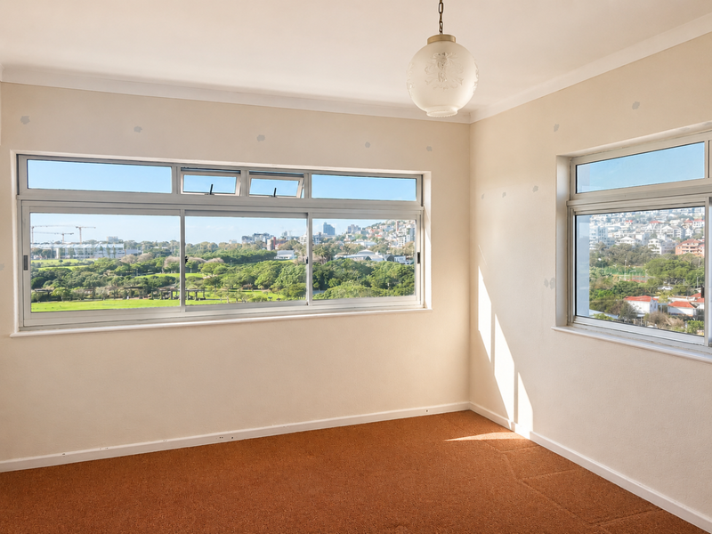 Spacious 1-Bedroom Apartment with Green Point Park & Ocean Views - Photo 8